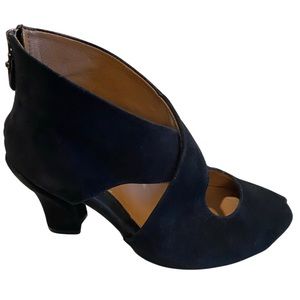 Stylish Black Leather Earthies Retro Inspired Comfy Heels with Peep Toes